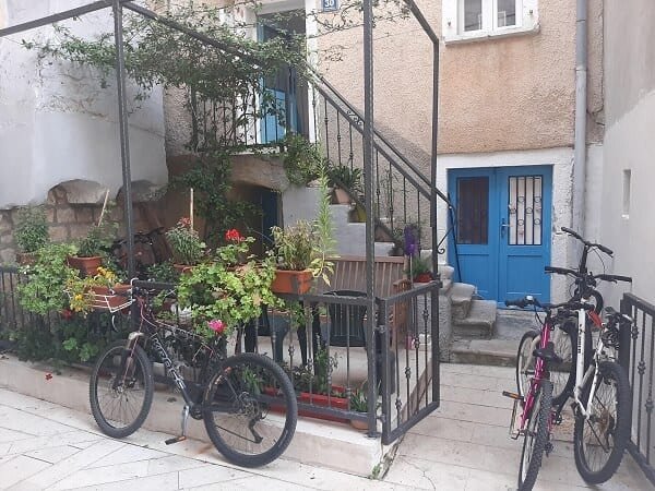 Old house in Cres with small garden